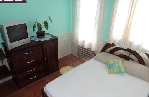 Bairro da Enseada Bed & Breakfast | Cozy Suite with WiFi, Steps from Caraguatatuba Beach