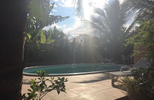 Bairro da Enseada House | Relax in Suíte 7 with Pool and Wi-Fi in Caraguatatuba