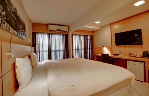 Jacarepagua Hotel | Pet-Friendly Suite at Quality Barra with Pool & Restaurant