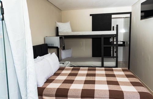 Poiares Bed & Breakfast | Relaxing Indaiá Suite: Pool, Spa & Child-Friendly Oasis