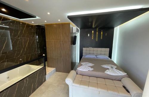 Centro Apartment | Gold Suite with Balcony and Hot Tub - Perfect for Families