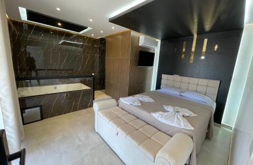Centro Apartment | Gold Suite with Balcony and Hot Tub - Perfect for Families