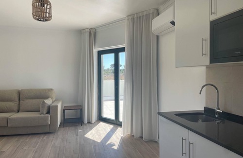 Castelo House | Experience Casa das Vinhas: Family-Friendly Retreat Near Beaches