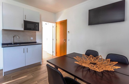 Castelo House | Experience Casa das Vinhas: Family-Friendly Retreat Near Beaches