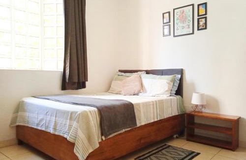 Ipiranga House | Spacious Suite with Private Bath - 10/10 Guest Rated!
