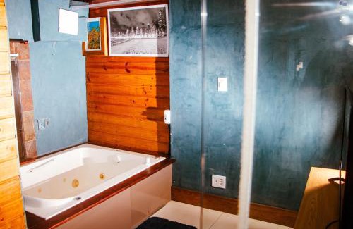 Centro Apartment | Central Loft with Hot Tub - Family and Pet Friendly Stay