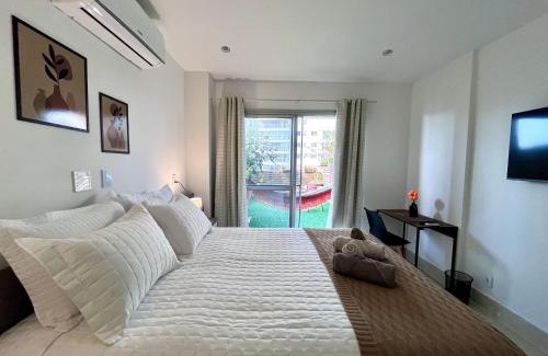 Jacarepagua Apartment | Suíte com jardim e piscina na Barra RJ