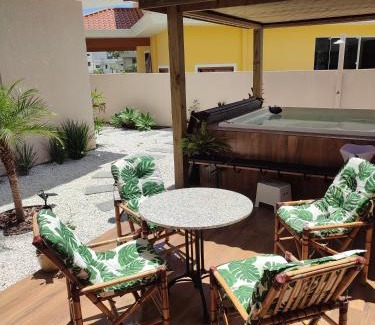 Muquem Bed & Breakfast | Comfortable Suite Steps from Moçambique Beach with Ocean View