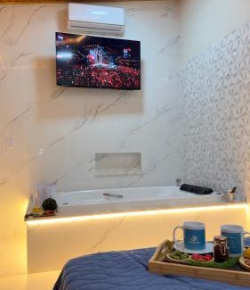 Piratuba House | Unique Suíte dos Sonhos: Romantic Getaway with Hot Tub