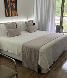 Camorim Hotel | Elegant Suite at Via Premiere Apart Hotel with Breakfast Included