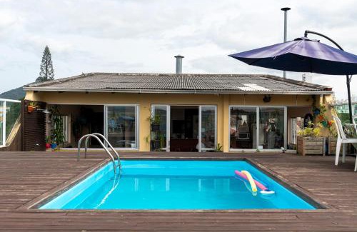 Centro House | Beachfront Suites in Balneário Camboriú with Pool & Breakfast