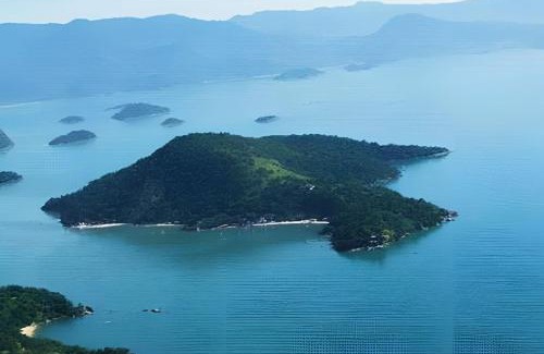 Paraty Ski Chalet | Relaxing Suites Jardim a Beira Mar for Family Getaways
