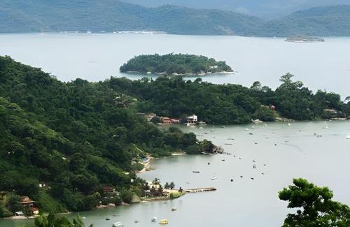 Paraty Ski Chalet | Relaxing Suites Jardim a Beira Mar for Family Getaways