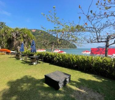 Barra do Sahy House | Beachfront Retreat at Suítes Pé na Areia with Ocean View