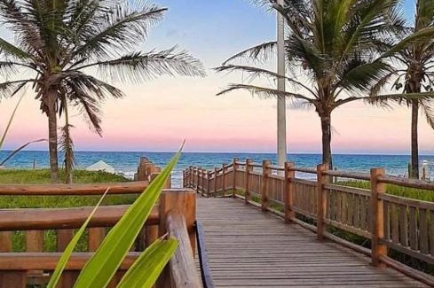 Mariricu House | Private Suites in Guriri with Oceanfront Pool Access