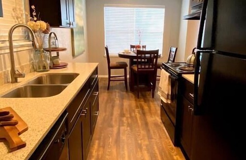 Norman Apartment | Comfortable 2-Bedroom Near Campus with Spa & Breakfast