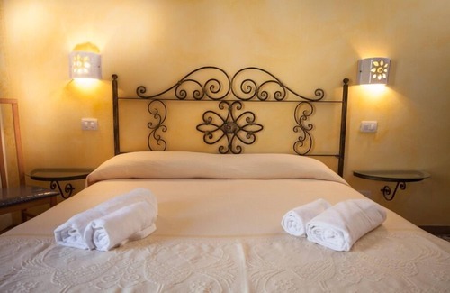 Villanova Monteleone Bed & Breakfast | Relax at Su Ghindalu with Pool, Spa & Family-Friendly Amenities