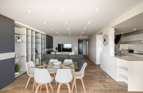 Orient Bay Apartment | Pet-Friendly Sunrise 21: Rated 10/10 with Pool & Breakfast