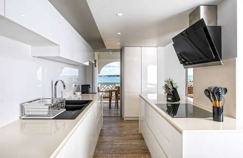 Orient Bay Apartment | Pet-Friendly Sunrise 21: Rated 10/10 with Pool & Breakfast