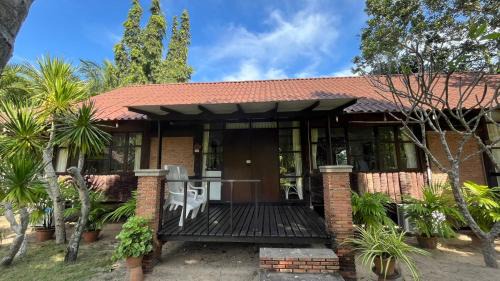 Thong Chai Resort | Beachfront Bliss at Suan Bankrut Beach Resort