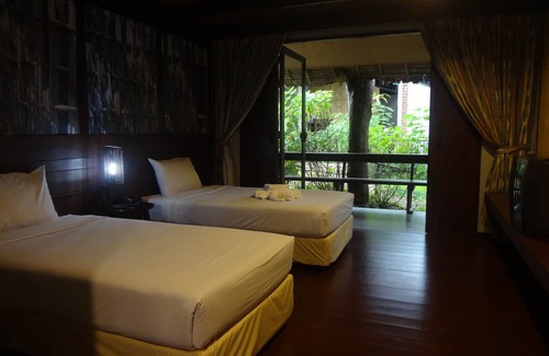 Chong Kham Hotel | Budget-Friendly Suan Mork Kham Resort with Family Amenities