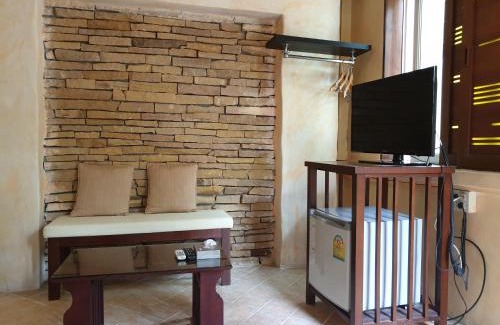 Noen Phra Hotel | Budget-Friendly Getaway at Suan Palm Garden View