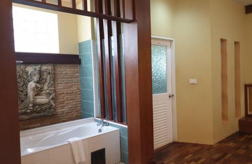 Noen Phra Hotel | Budget-Friendly Getaway at Suan Palm Garden View