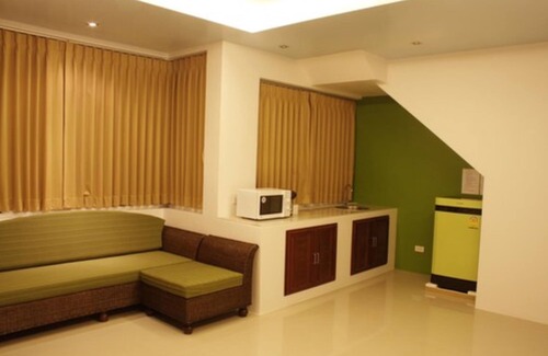 Lamai City Center Hotel | Relax at Suanmali Samui with Pool & Family Amenities