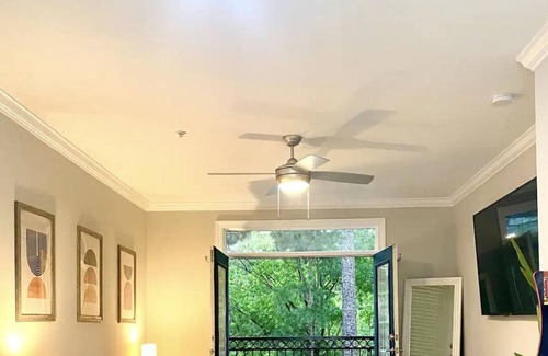 Dunwoody Apartment | Modern Suite Near Attractions with Family & Pet-Friendly Perks