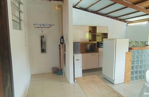 Subauma House | Subauma: Oceanfront Retreat with Wi-Fi & Air Conditioning