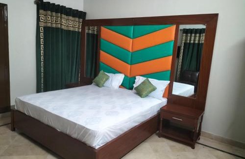 Gulshan-e-Iqbal Hotel | Tranquil Subhan Palace Guest House with Oceanfront Views