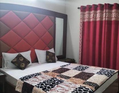 Gulshan-e-Iqbal House | Cozy Subhan Palace Gulshan Near Millennium Mall with Ocean Views
