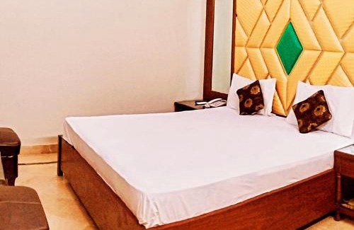 Gulshan-e-Iqbal House | Cozy Subhan Palace Gulshan Near Millennium Mall with Ocean Views