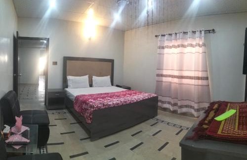 Gulshan-e-Iqbal House | Cozy Subhan Palace Gulshan Near Millennium Mall with Ocean Views