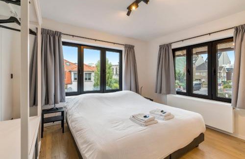 Sint-Idesbald Villa | Elegant Oceanfront Villa with Garden - Rated 9/10 by Guests