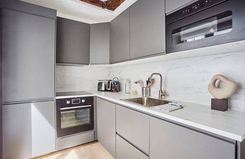 Les Halles Apartment | Elegant 2-Bedroom Apartment Near the Louvre Museum