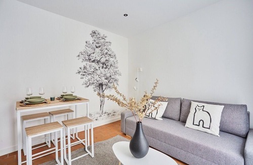 Les Halles Apartment | Elegant 2-Bedroom Apartment Near the Louvre Museum