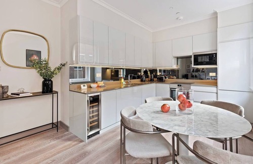 Holborn Apartment | Stylish 2Bed 2Bath Retreat Steps from Covent Garden