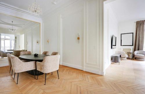Porte-Dauphine Apartment | Elegant 2-Bedroom Apartment Steps from Trocadero