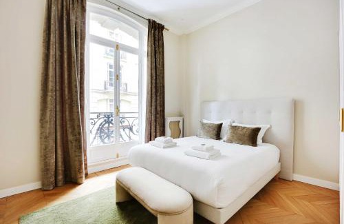 Porte-Dauphine Apartment | Elegant 2-Bedroom Apartment Steps from Trocadero