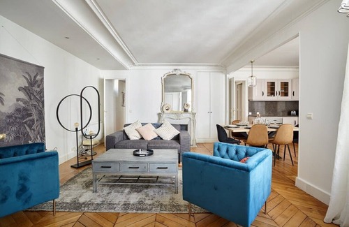 Faubourg-du-Roule Apartment | Sublime appartement Champs Elysées