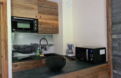 Combloux Condo | Elegant Apartment with Kitchen & Child-Friendly Amenities
