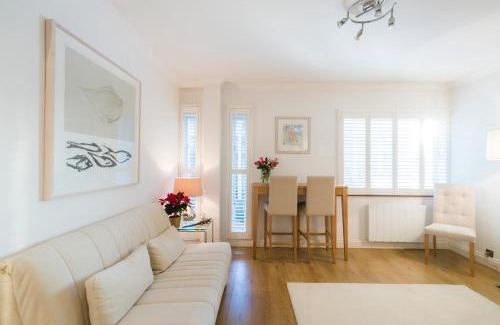 Queenhithe Apartment | Elegant JOIVY 1-Bed Flat with Thames River Views