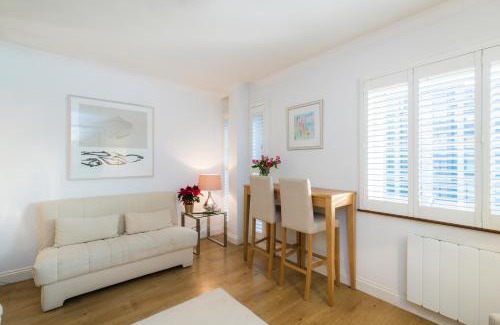 Queenhithe Apartment | Elegant JOIVY 1-Bed Flat with Thames River Views
