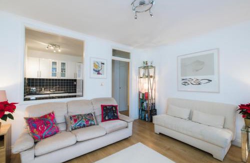 Queenhithe Apartment | Elegant JOIVY 1-Bed Flat with Thames River Views