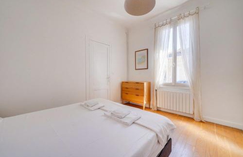 Victor Hugo - Saint-Augustin Apartment | Discover the Elegant Maison de Ville in Bordeaux