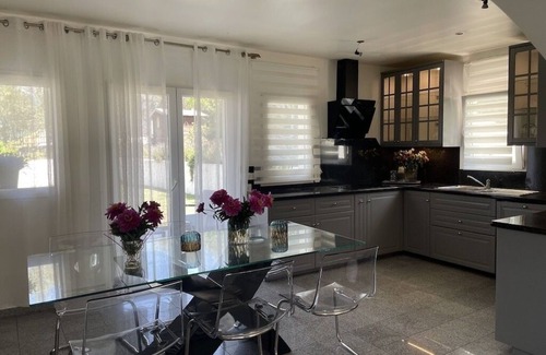 Puget-sur-Argens Villa | Indulge in Villa Parfaite: Family-Friendly Retreat with Spa