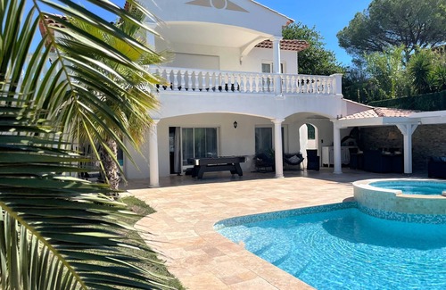 Puget-sur-Argens Villa | Indulge in Villa Parfaite: Family-Friendly Retreat with Spa