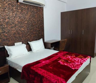 Thrissur Hotel | Budget-Friendly Stay at Subramania Arcade with Breakfast