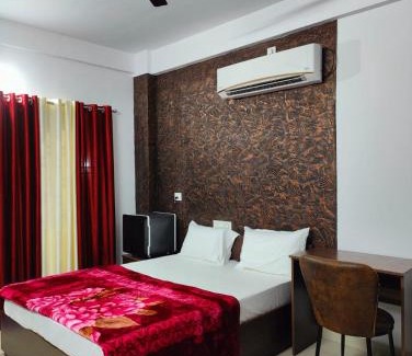 Thrissur Hotel | Budget-Friendly Stay at Subramania Arcade with Breakfast